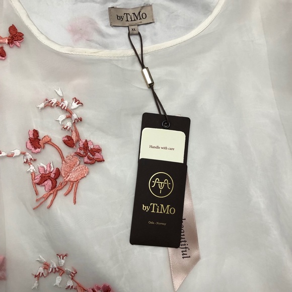 byTiMo Petals In the Sky Embroidered Top - Picture 6 of 6